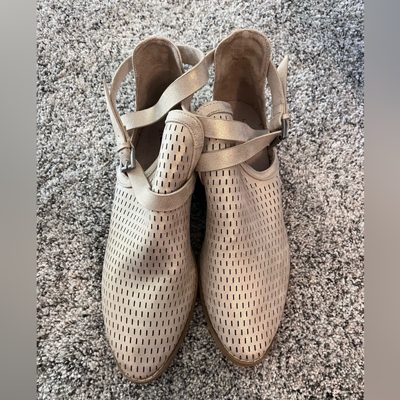 Vanessa Wu Metallic Gold Leather Perforated Ankle Boots - Picture 5 of 7